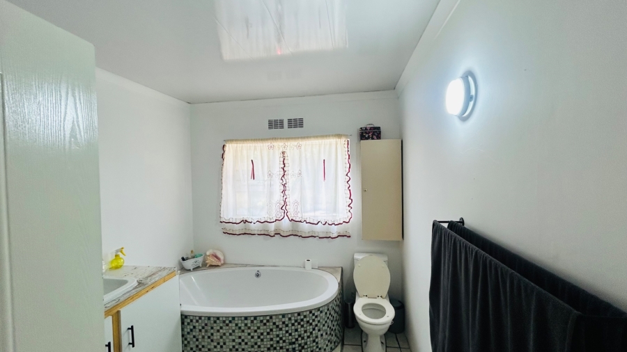 4 Bedroom Property for Sale in Southernwood Eastern Cape